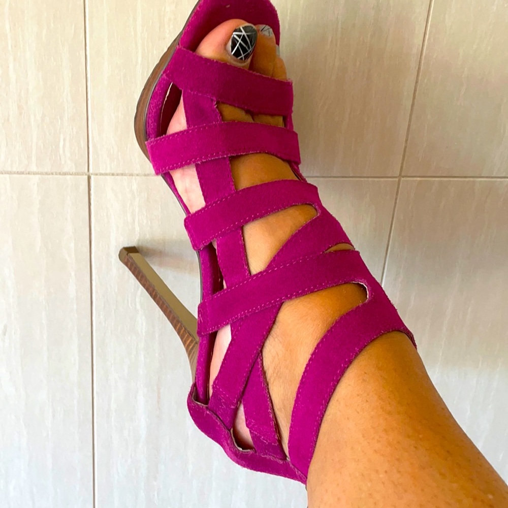 BCBG fuchsia leather sandals, straps, sz 7